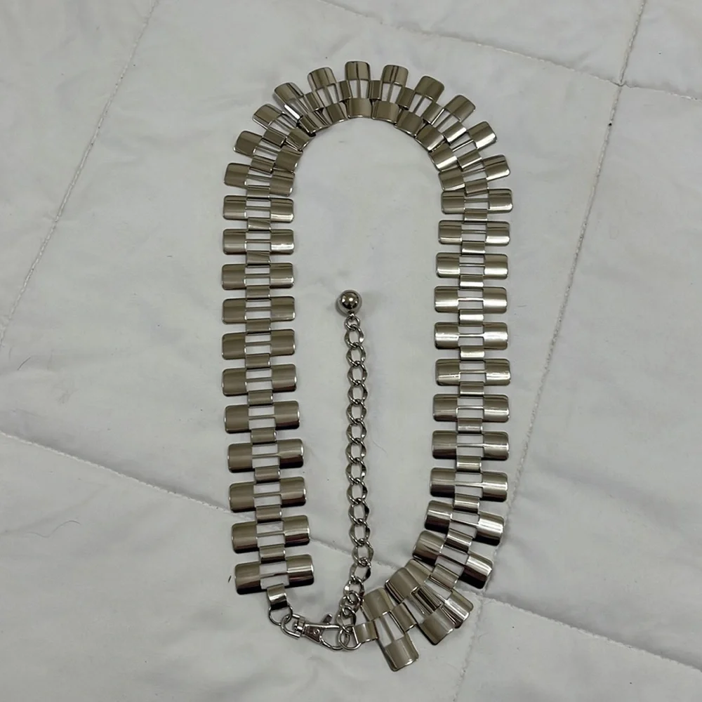 NWOT Women’s Metal Silver Tone Belt - Picture 9 of 10